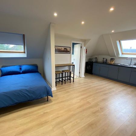 Lovely Spacious Loft Close To Train Station Вортінг Екстер'єр фото