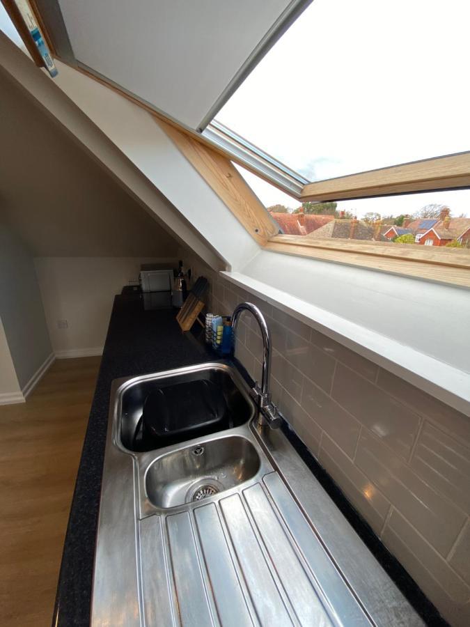 Lovely Spacious Loft Close To Train Station Вортінг Екстер'єр фото