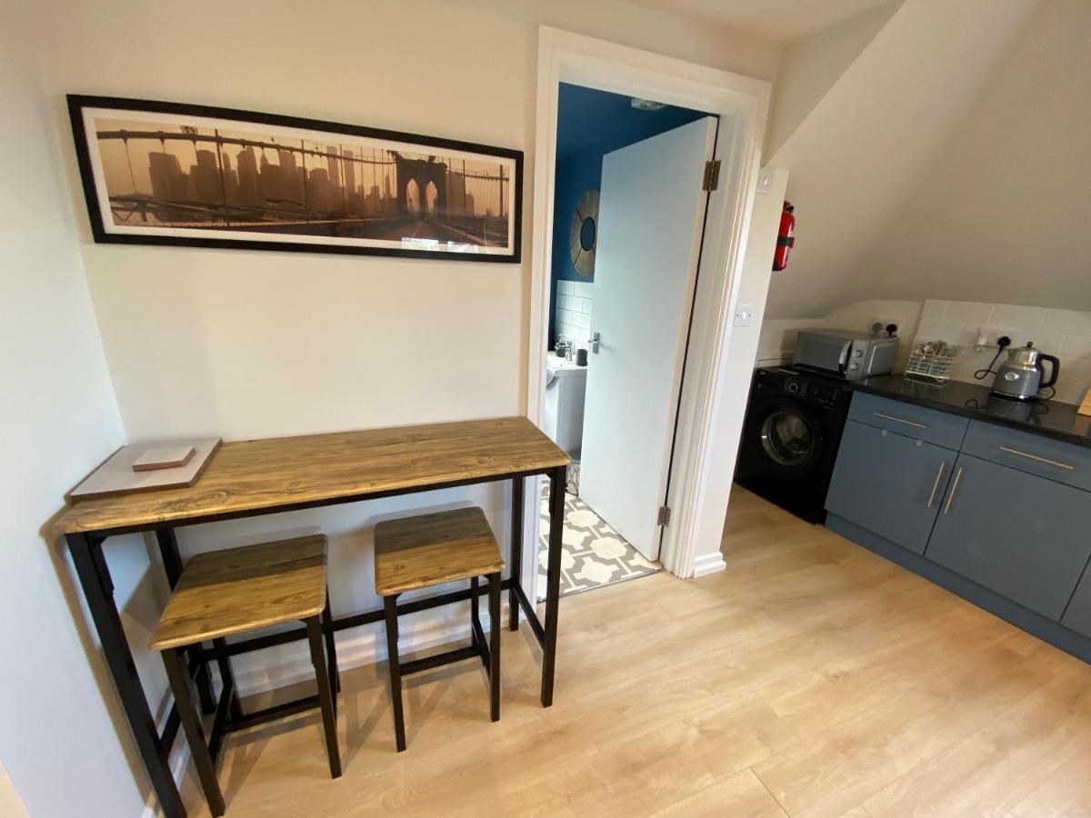 Lovely Spacious Loft Close To Train Station Вортінг Екстер'єр фото