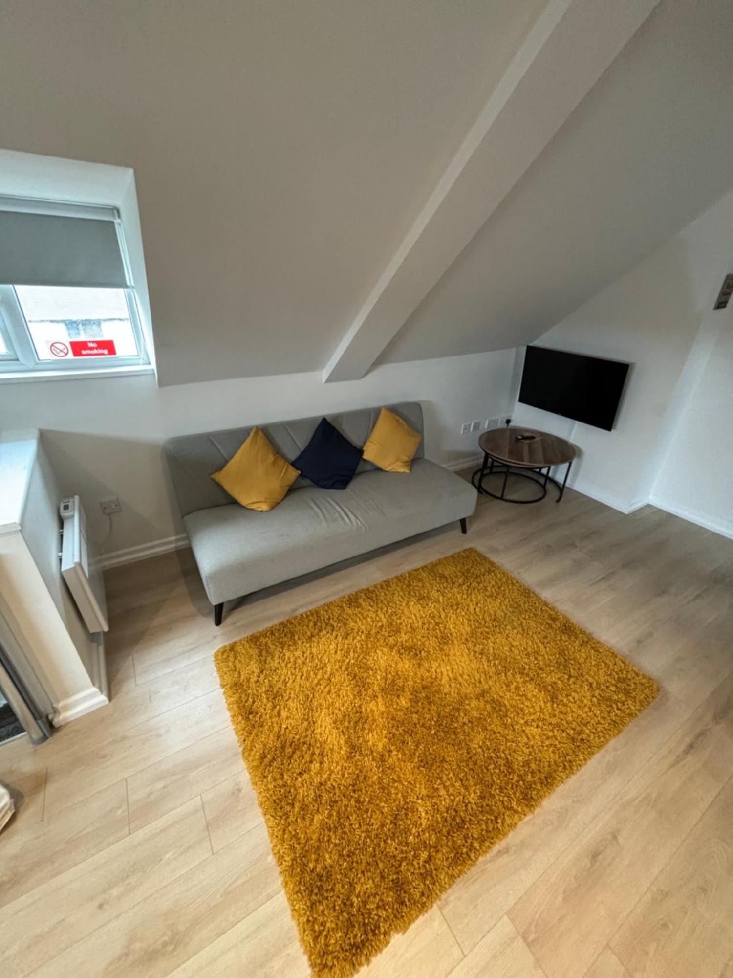 Lovely Spacious Loft Close To Train Station Вортінг Екстер'єр фото